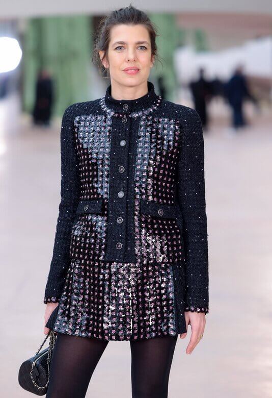 verano 2025 de Chanel 3 - Carlota Casiraghi y la Princesa Alejandra de Hannover brillan en el desfile de Chanel durante la Semana de la Moda de París