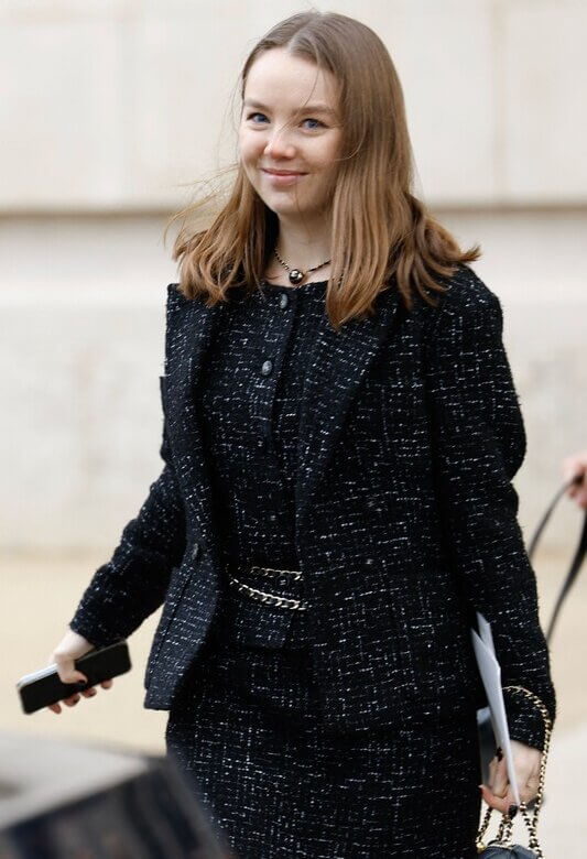 verano 2025 de Chanel 4 - Carlota Casiraghi y la Princesa Alejandra de Hannover brillan en el desfile de Chanel durante la Semana de la Moda de París