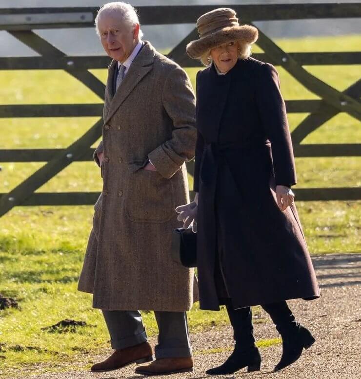 El rey Carlos y la reina Camila asisten al servicio matutino en Sandringham 3 - La devoción real en Sandringham: Un vistazo a la vida espiritual del rey Carlos III y la reina Camila