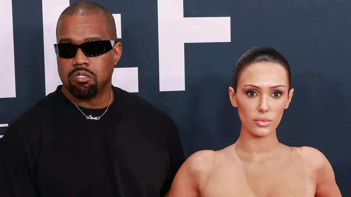 Kanye West y Bianca Censori: El polémico posado que les costó la expulsión de los Grammy 2025