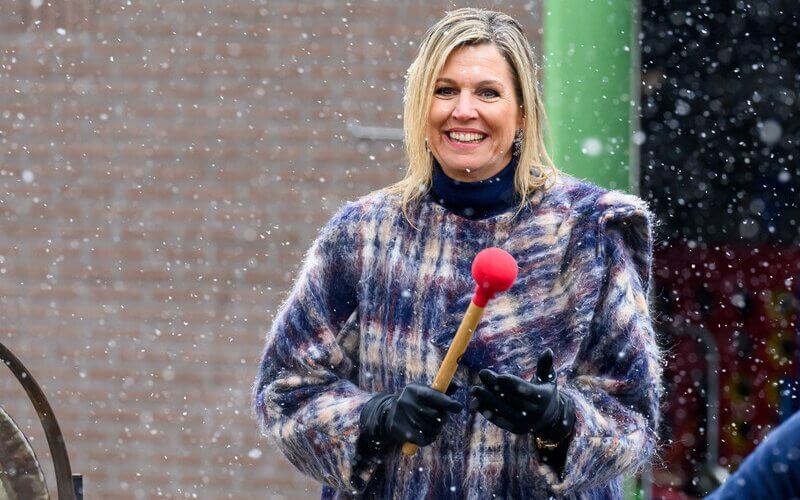 La Reina Maxima visita las escuelas primarias Sint Fransschool y Emmermeer 3 - ¡La Reina Máxima lleva el arte y la cultura a las escuelas de Emmen!