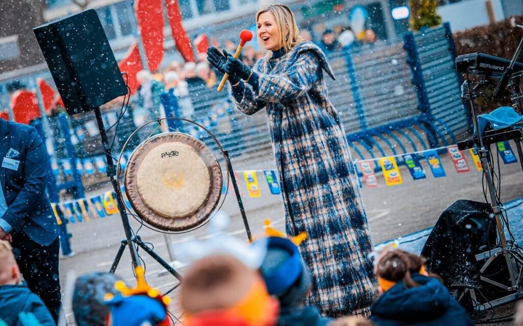 La Reina Maxima visita las escuelas primarias Sint Fransschool y Emmermeer 4 1024x638 - ¡La Reina Máxima lleva el arte y la cultura a las escuelas de Emmen!