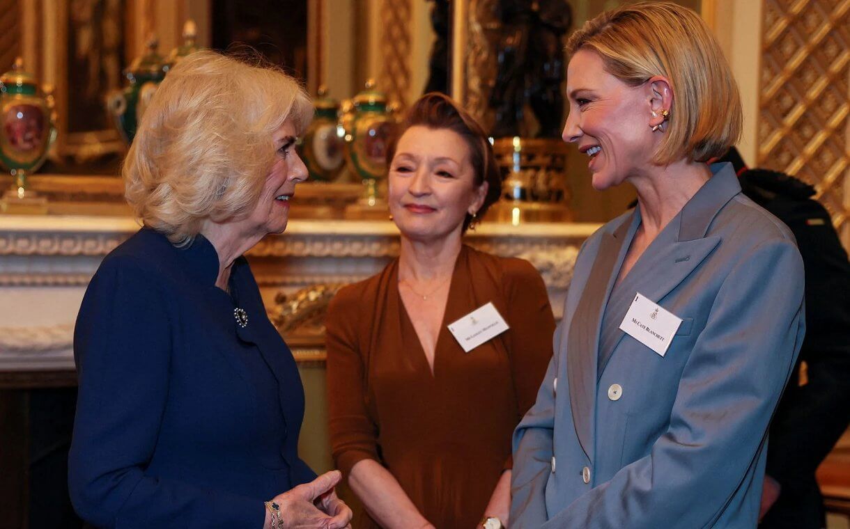 La Reina Camilla en una recepción llena de estrellas en el Palacio de Buckingham