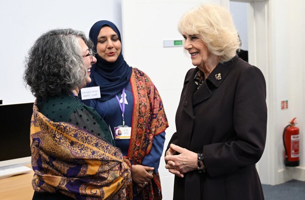 La reina Camilla visita el Centro de Recursos para Mujeres Asiaticas de Londres 3 1024x671 - La Reina Camilla visita el Centro de Recursos para Mujeres Asiáticas de Londres y deja un mensaje de esperanza