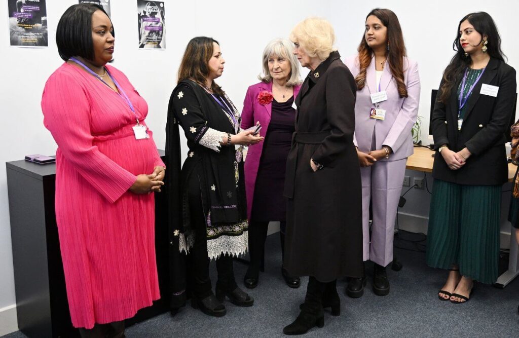 La reina Camilla visita el Centro de Recursos para Mujeres Asiaticas de Londres 6 1024x667 - La Reina Camilla visita el Centro de Recursos para Mujeres Asiáticas de Londres y deja un mensaje de esperanza